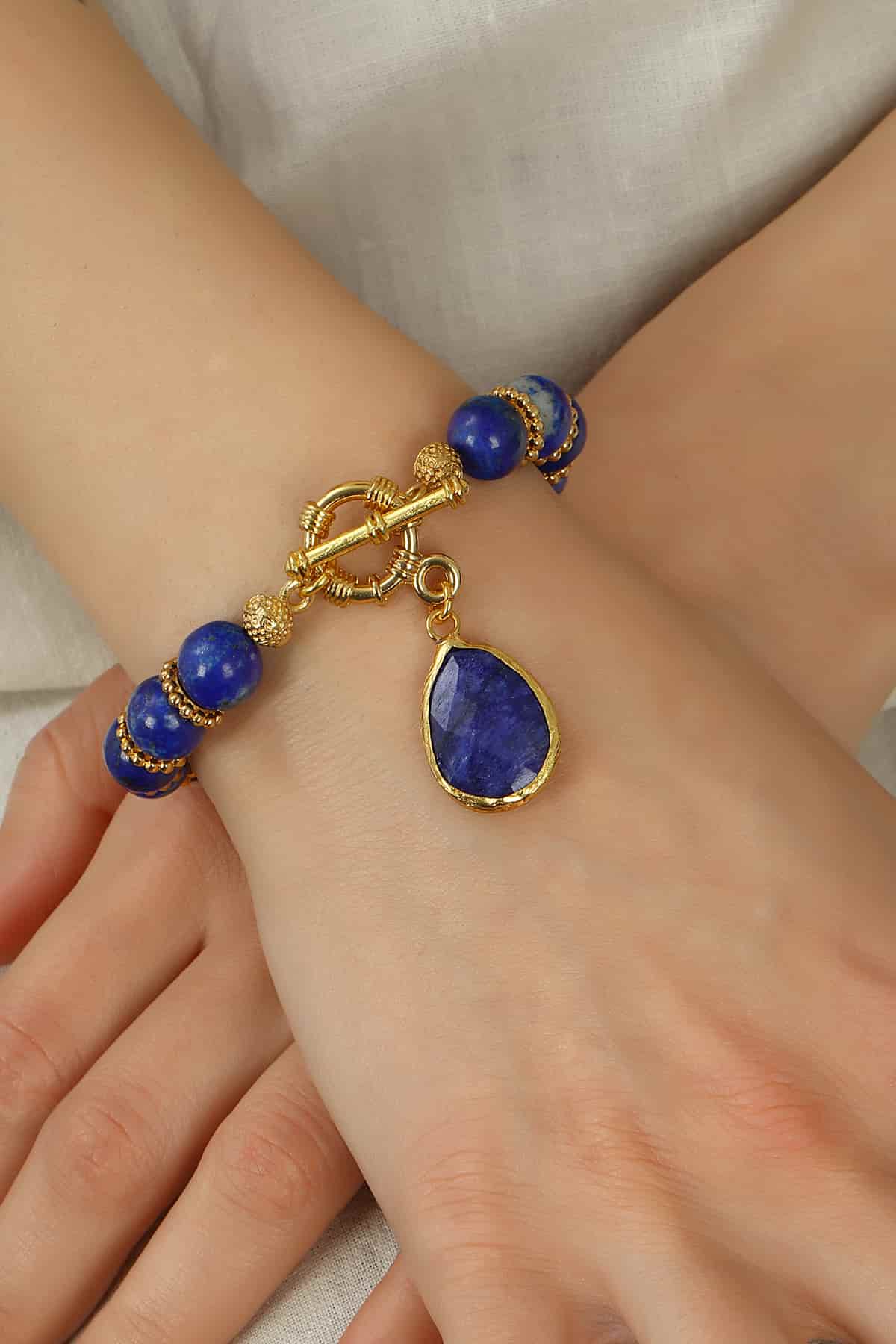 Lapis Lazuli & Saphire Bracelet Secondary image