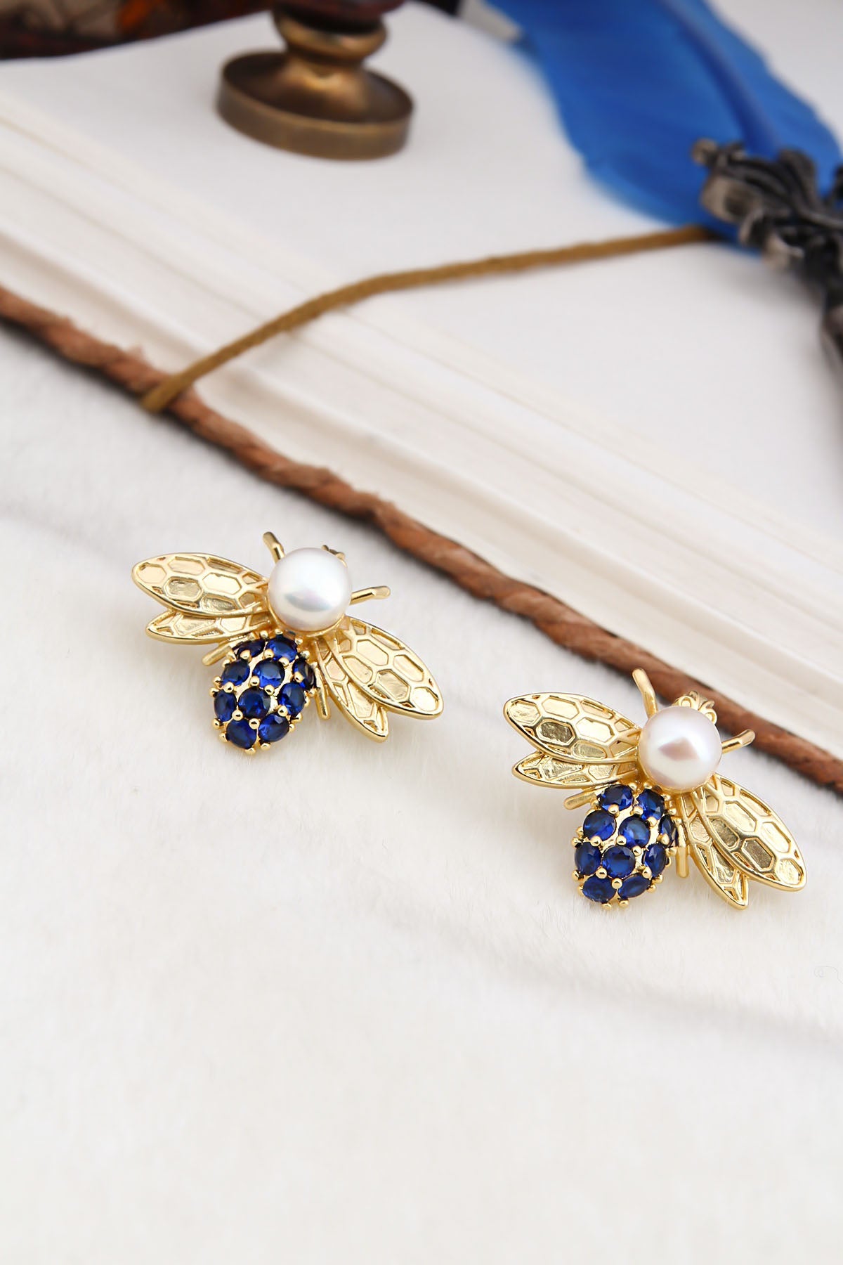 Pearl & Zircon Earring Image principale du produit