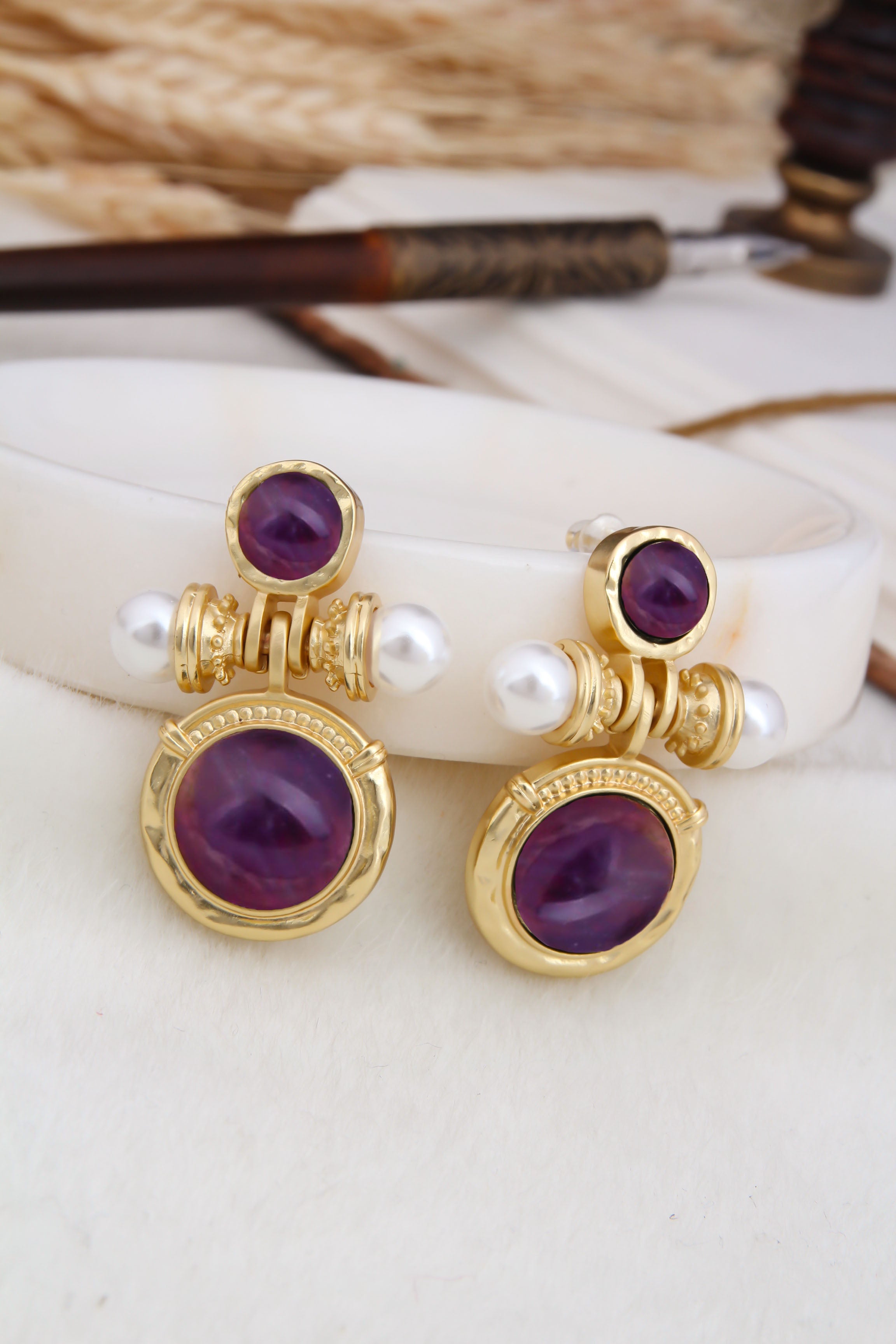 Amethyst & Pearl Earring Image principale du produit