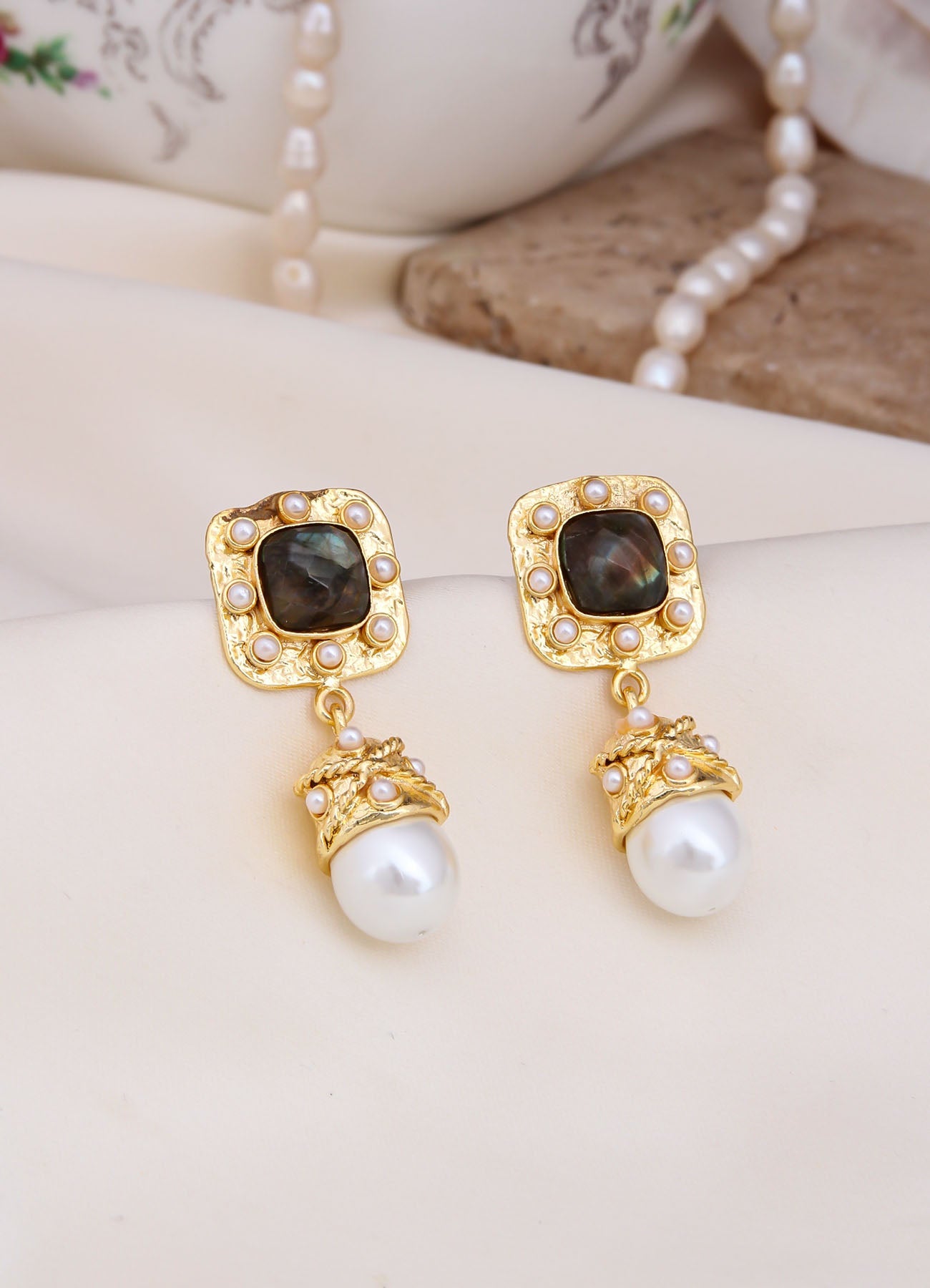 Labradorite & Pearl Earring