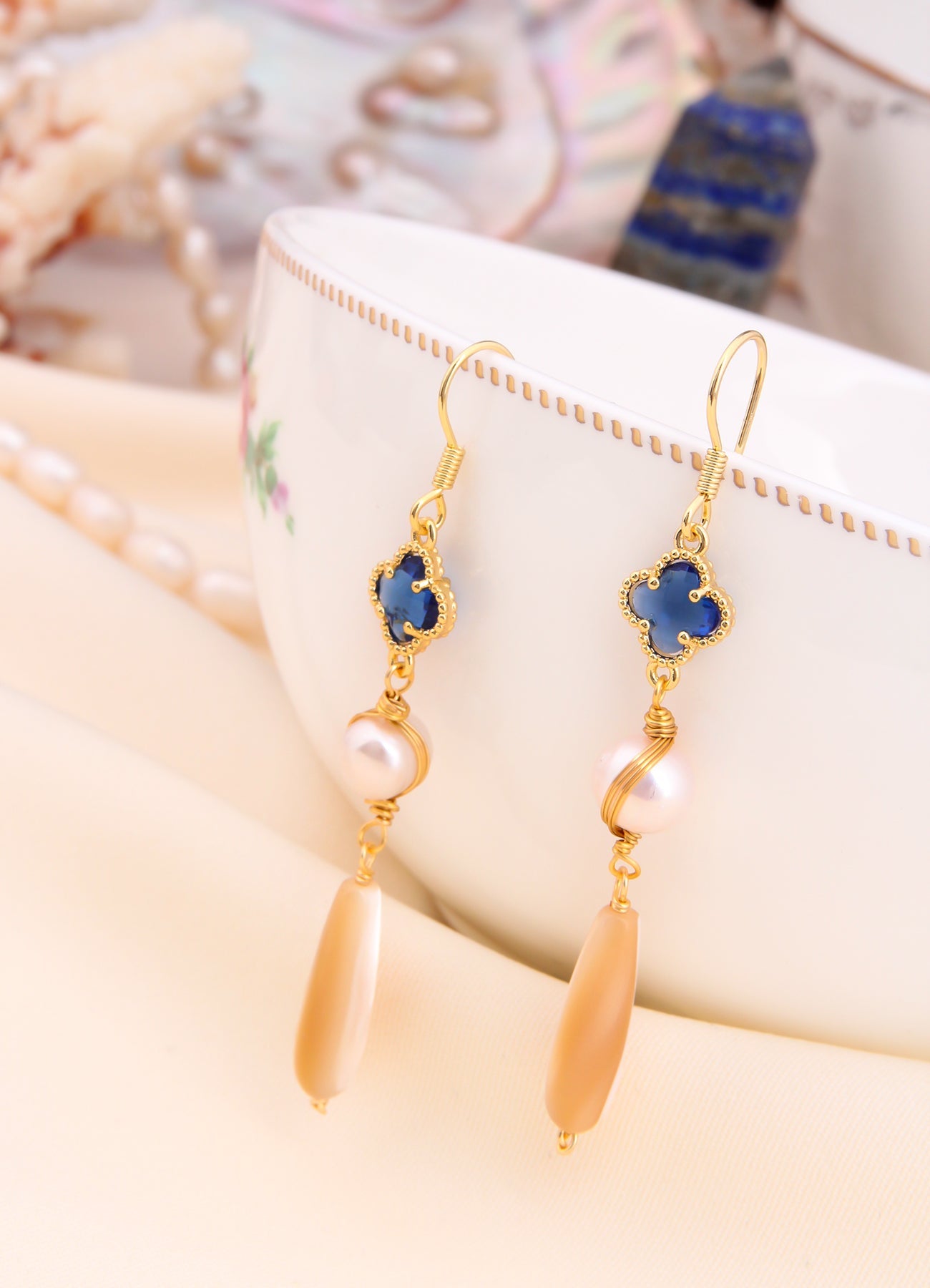 Zircon & Pearl Earring Image principale du produit