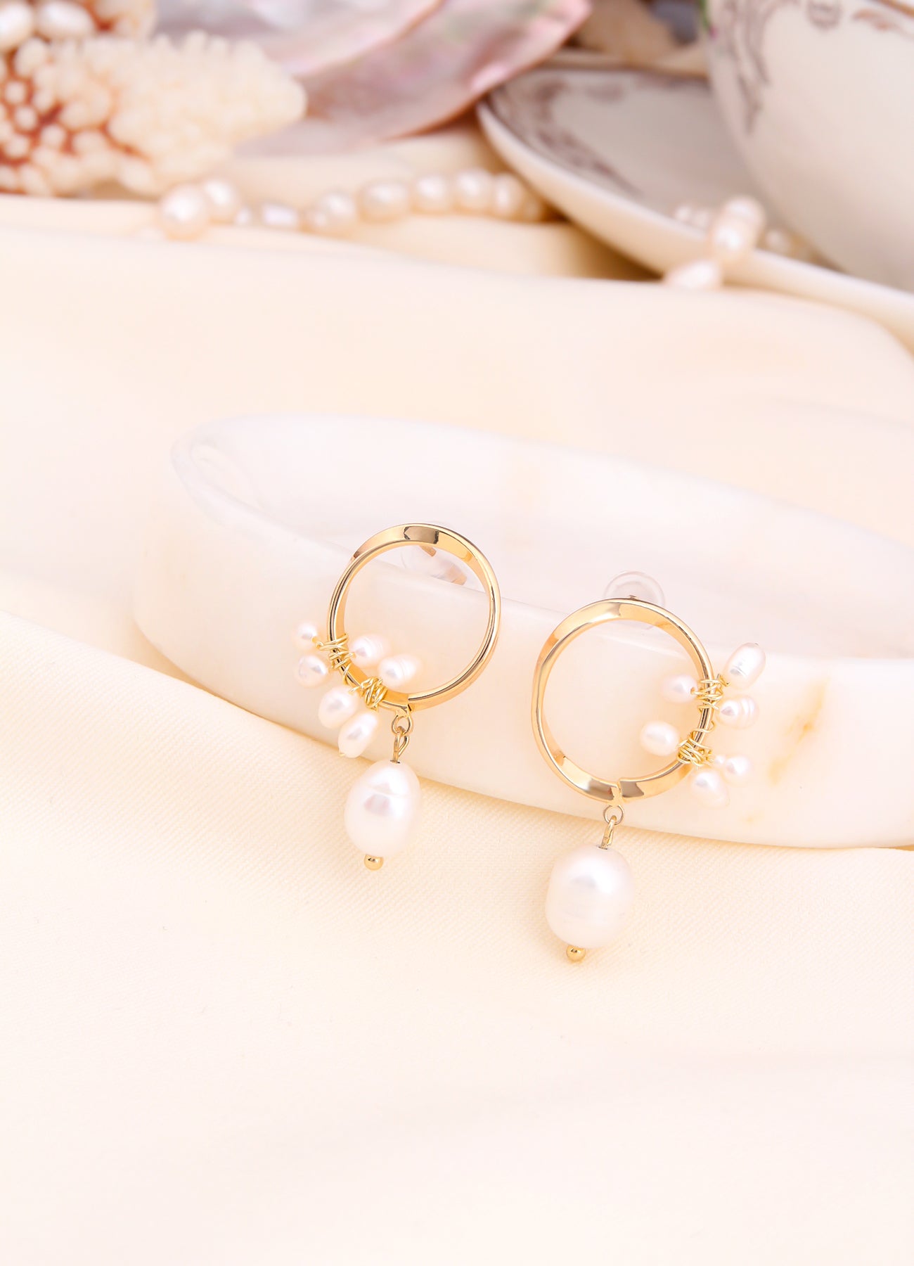 Pearl Earring Main image