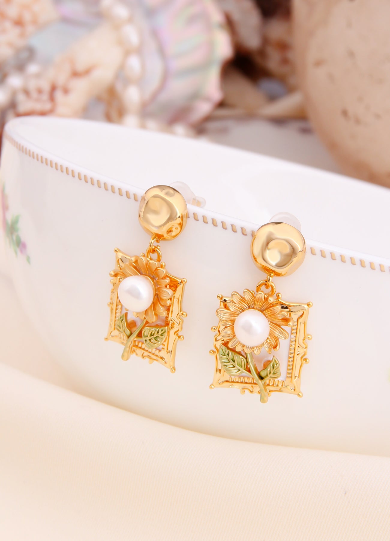 Pearl Earring Image principale du produit