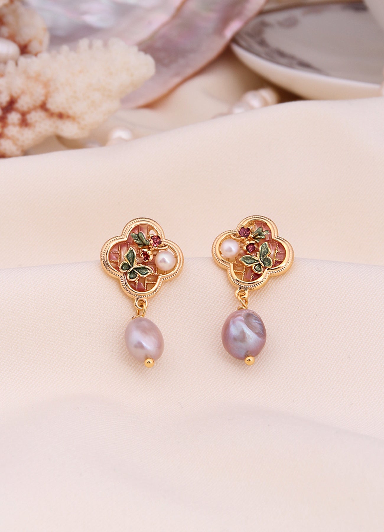 Pearl Earring Image principale du produit