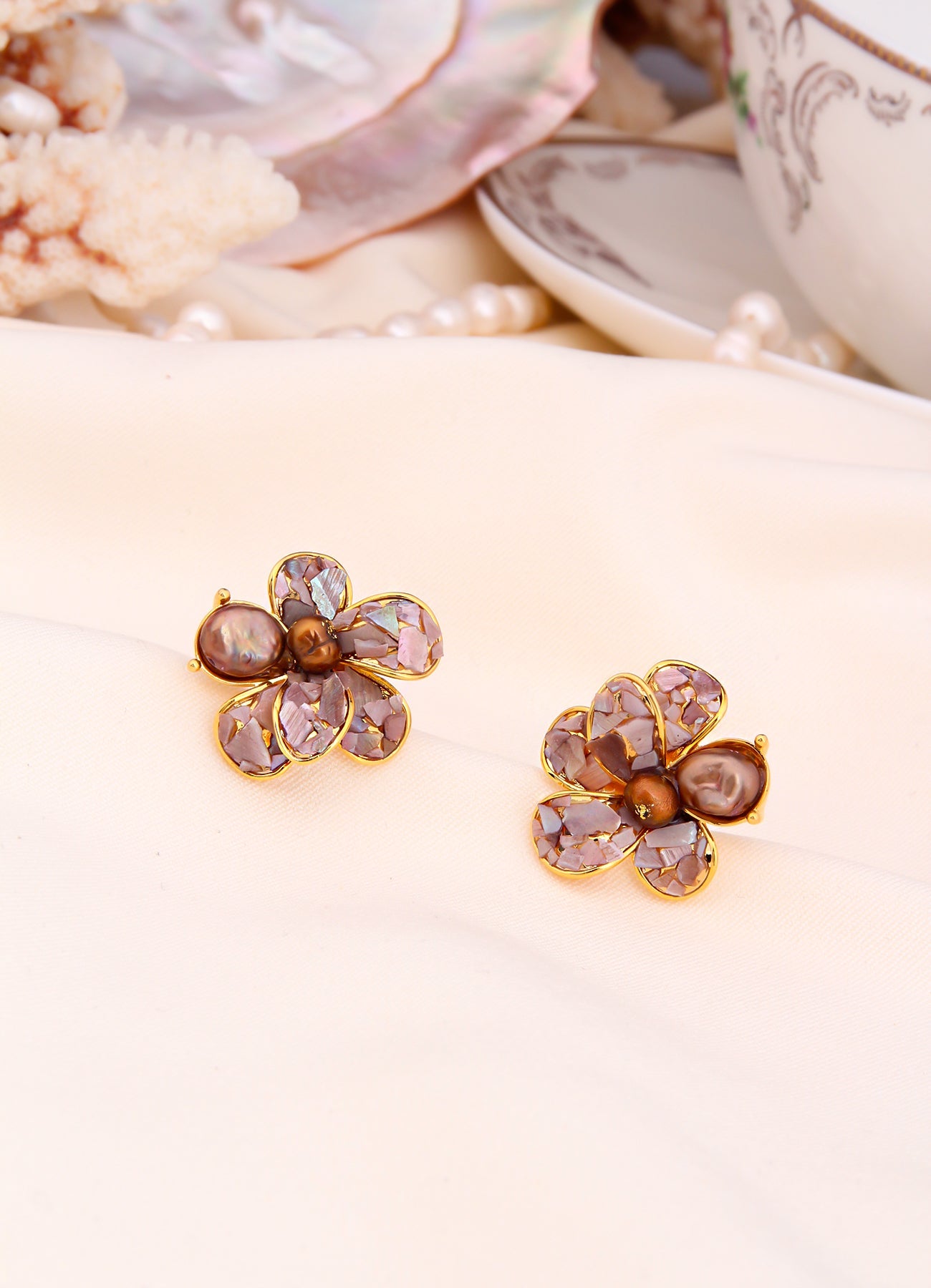 Crystal & Pearl Earring Image principale du produit