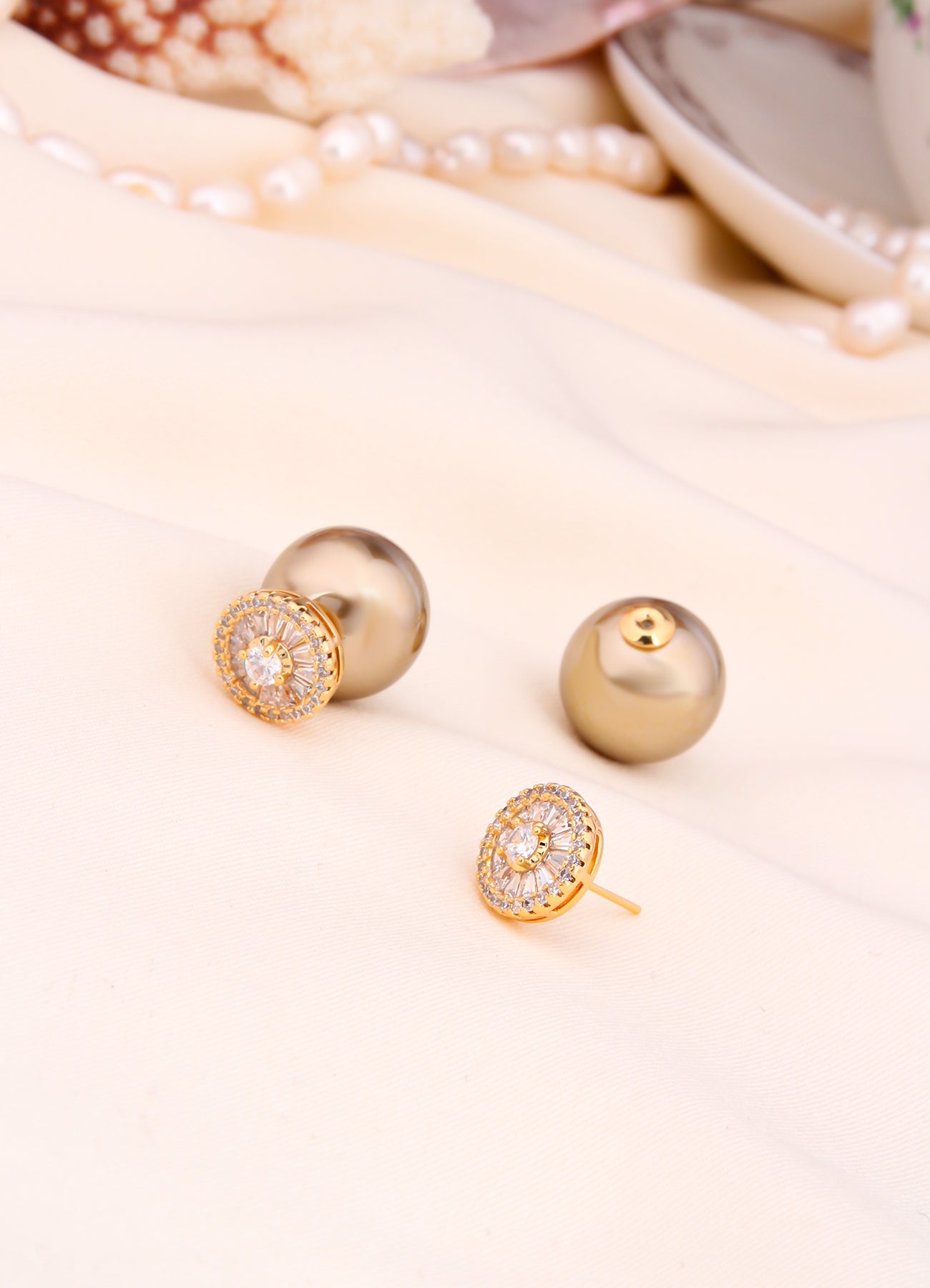 Pearl Earring Image principale du produit