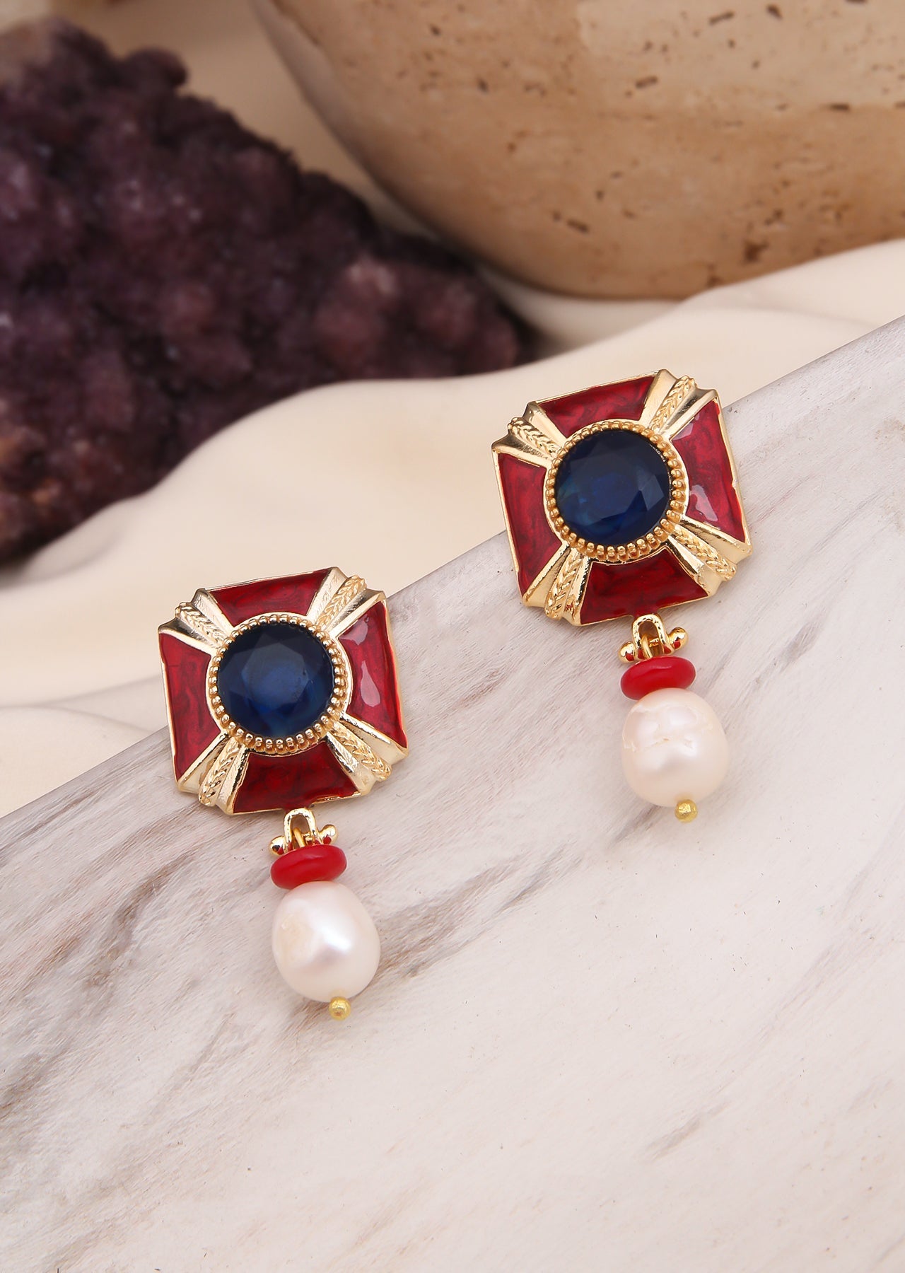 Cat Eyes & Pearl Earring Image principale du produit
