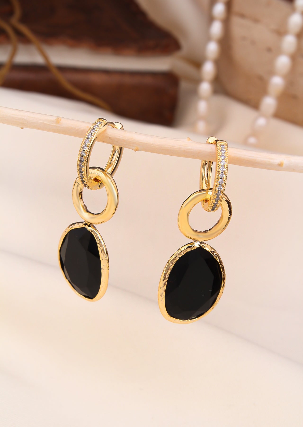 Cat Eyes & Zircon Earring Main image