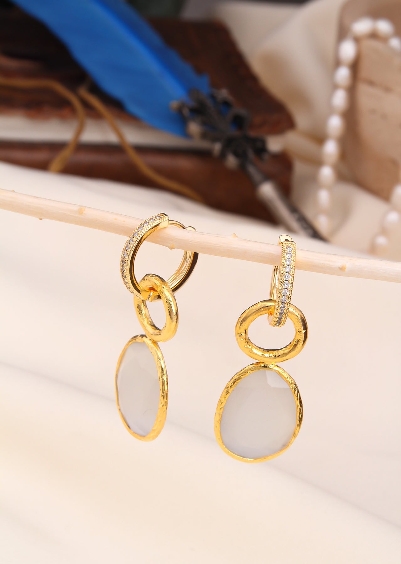 Cat Eyes & Zircon Earring Main image