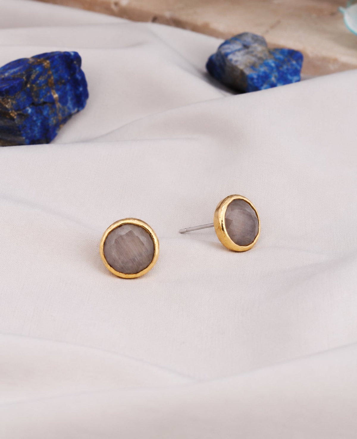Cat Eyes Earring Main image