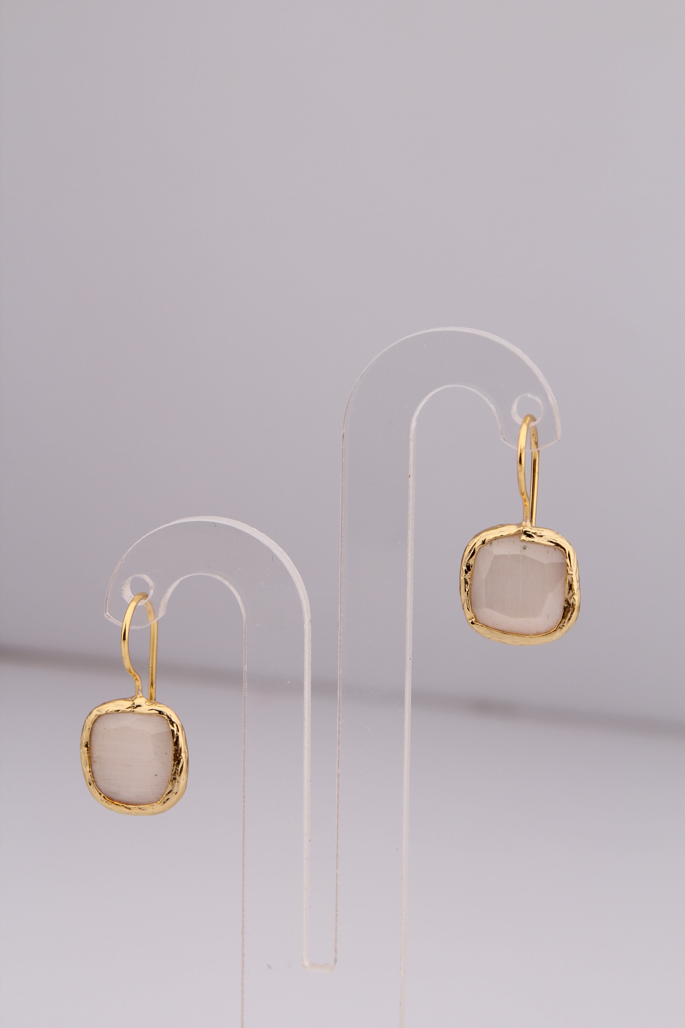 Cat Eyes Earring Main image