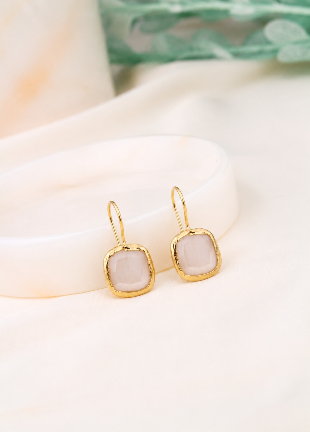 Cat Eyes Earring