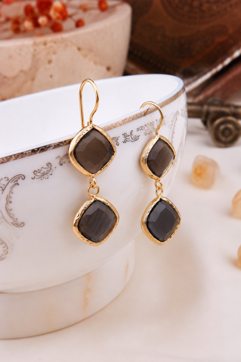 Cat Eyes Earring