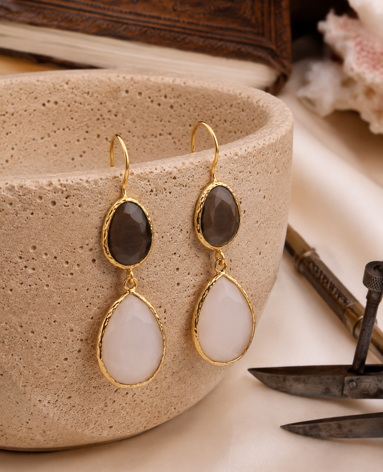 Onix & MoonStone Earring Image secondaire du produit