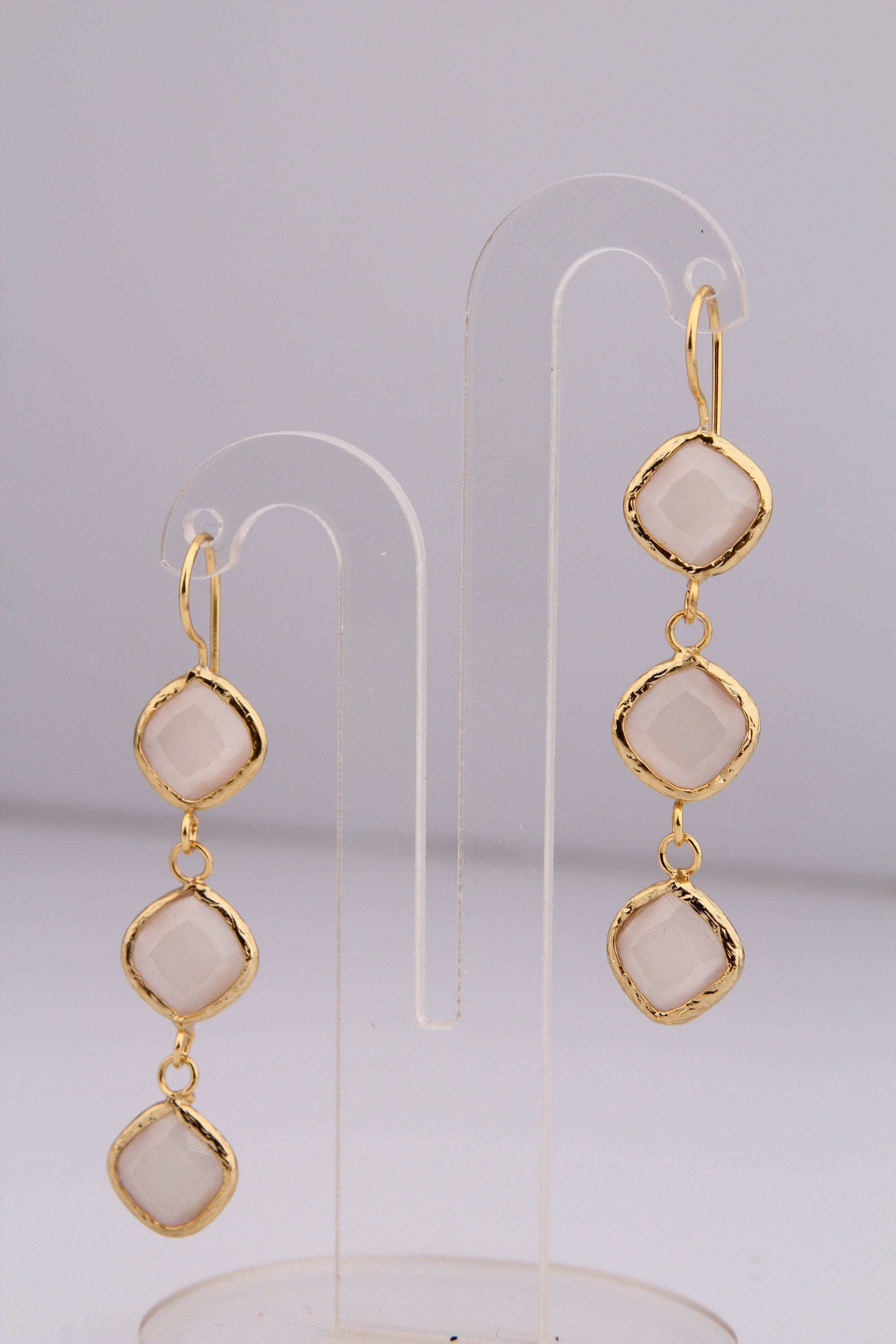 Cat Eyes Earring Main image