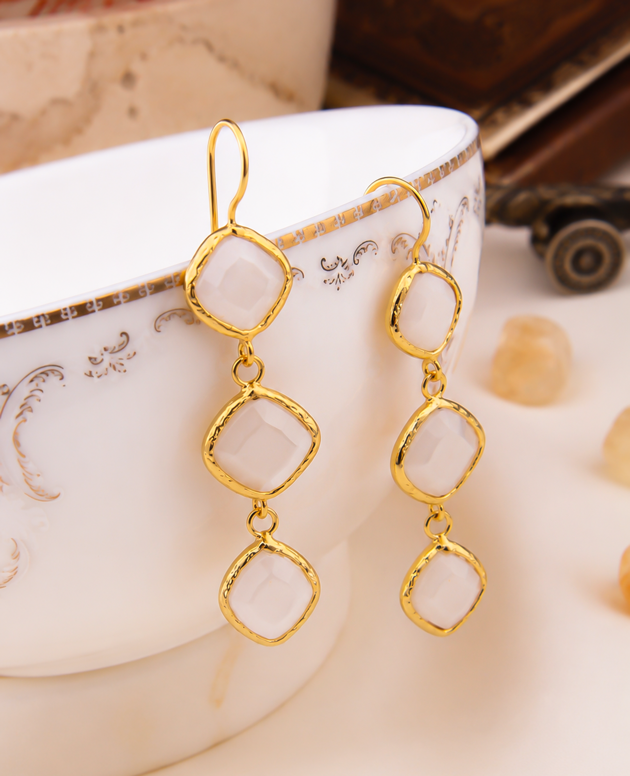 Cat Eyes Earring Secondary image