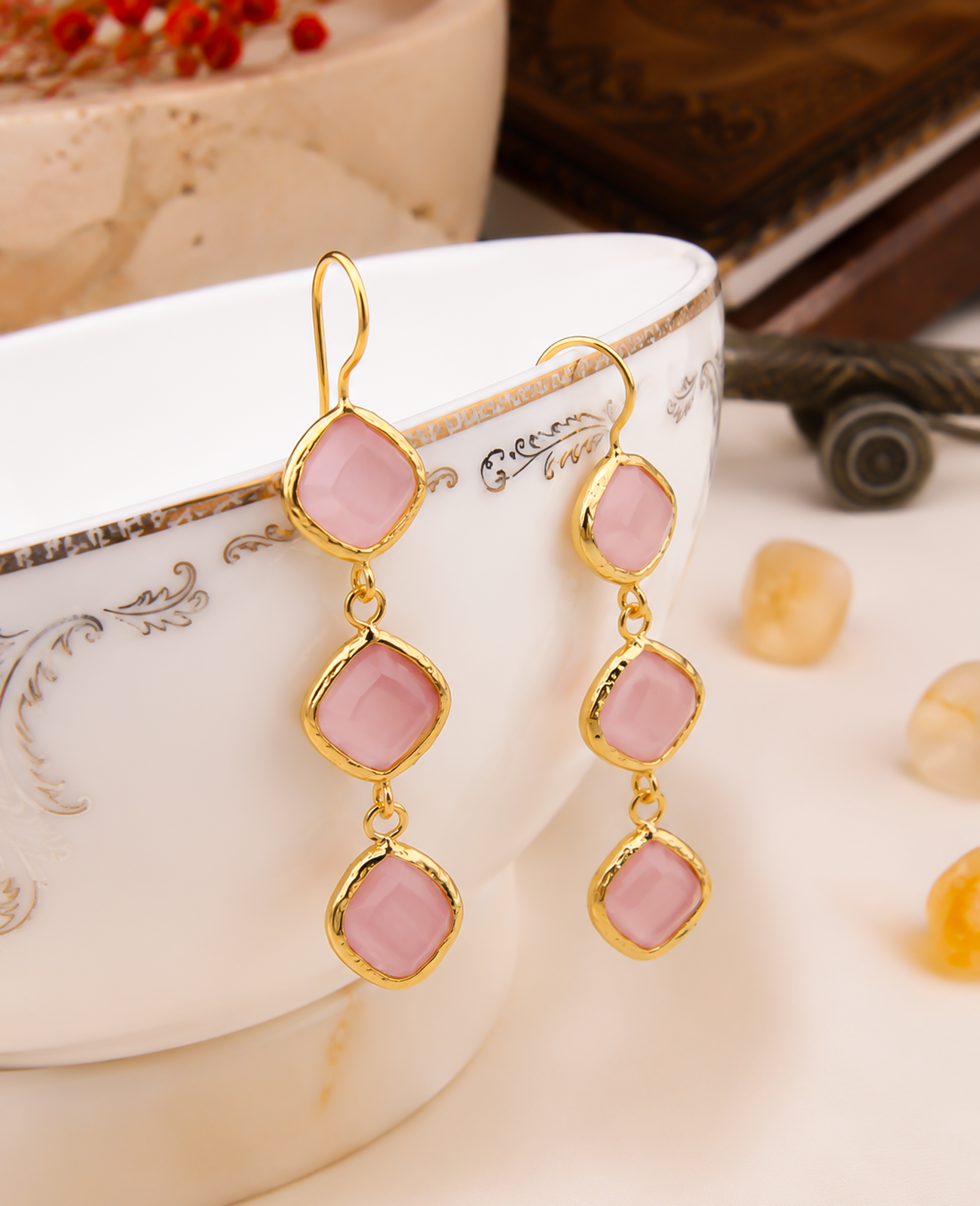 Cat Eyes Earring Secondary image