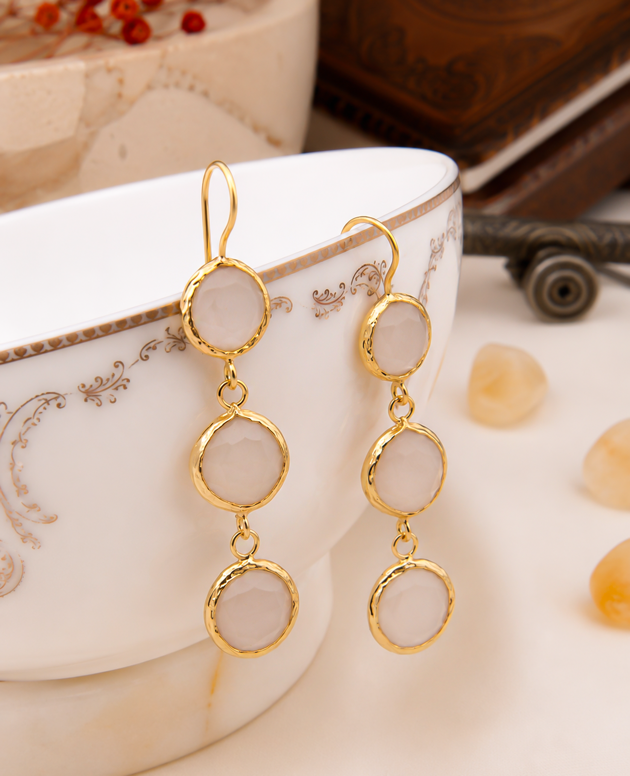 Cat Eyes Earring Secondary image