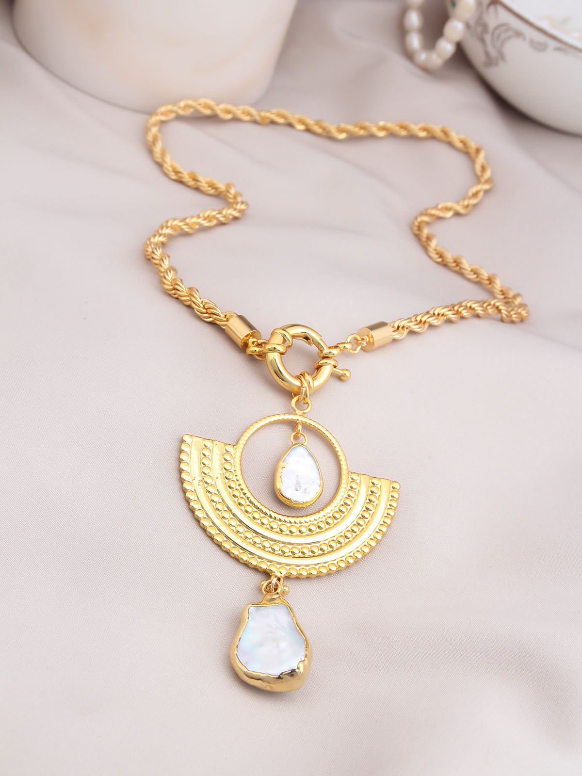 Pearl Necklace Main image