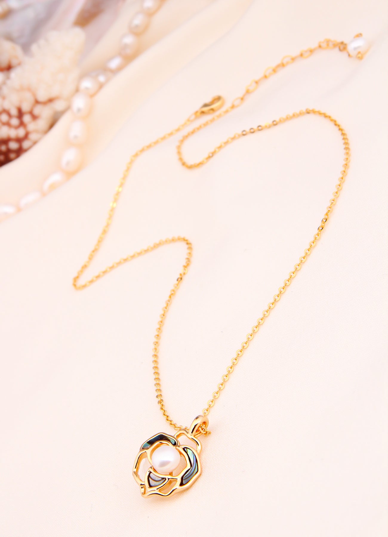 Pearl Necklace Main image