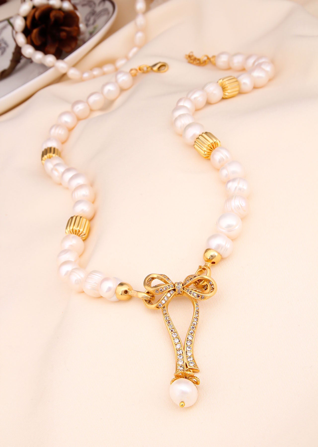 Pearl & Zircon Necklace Image principale du produit