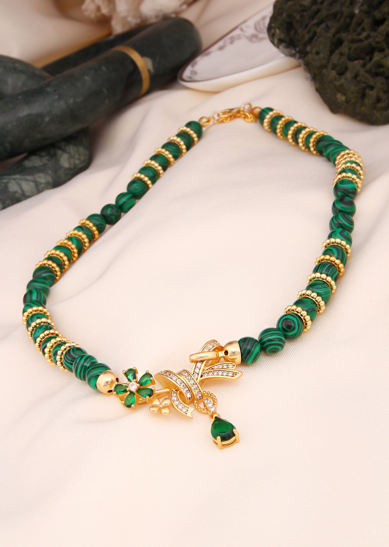 Malahite & Zircon Necklace Main image