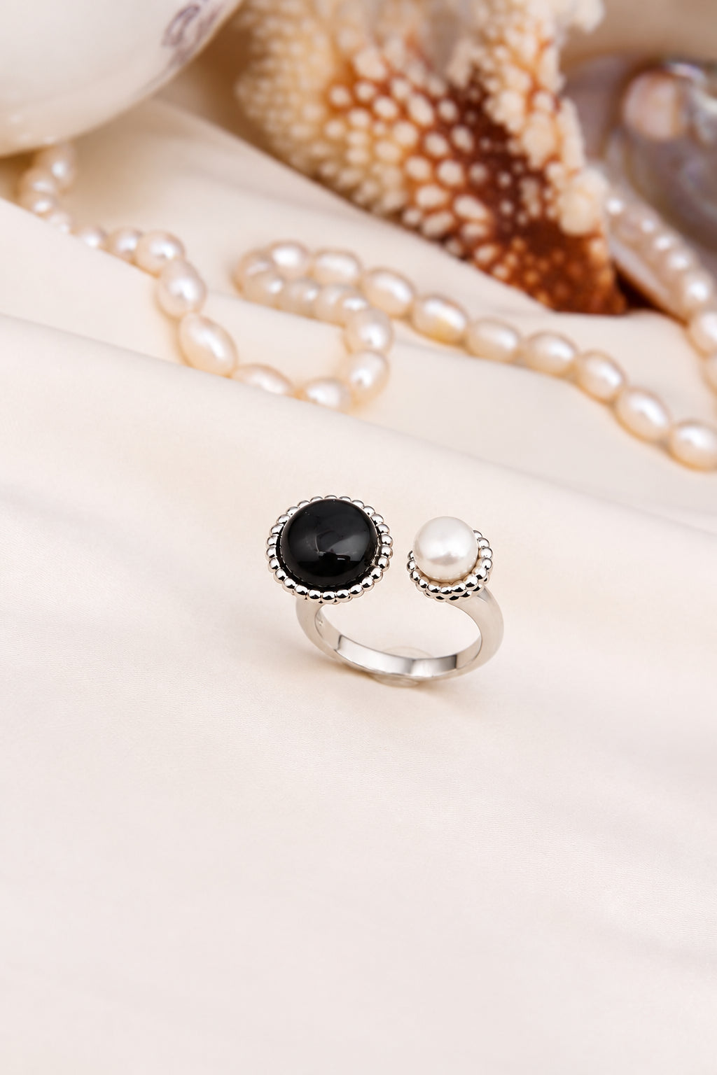 Onix & Pearl Ring
