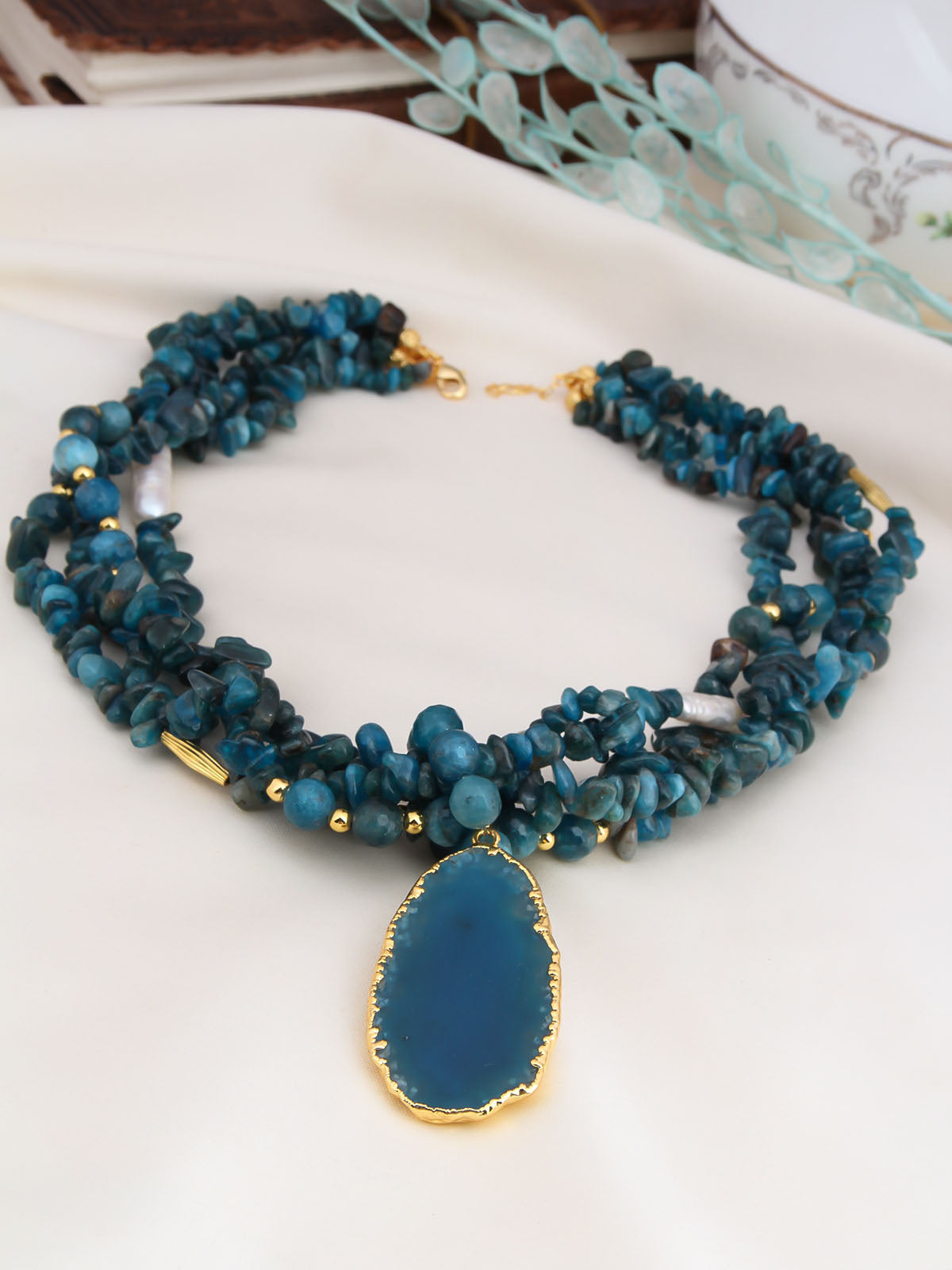 Apatite Collier Main image